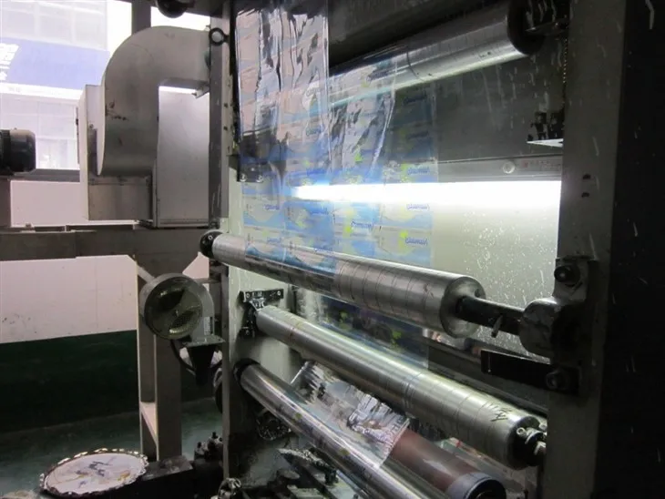 High Speed Automatic Round Bottle/flat Bottle/square Bottle Sticker Labeling Machine